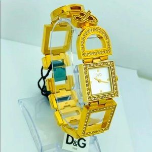 NWT D&G ladies watch in gold